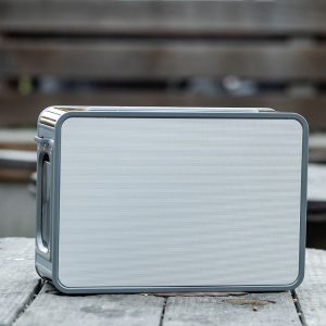 Enceinte grise personnalisable
